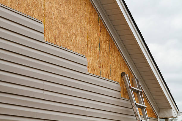 Professional Vinyl Siding technician working in Greenwood, VA